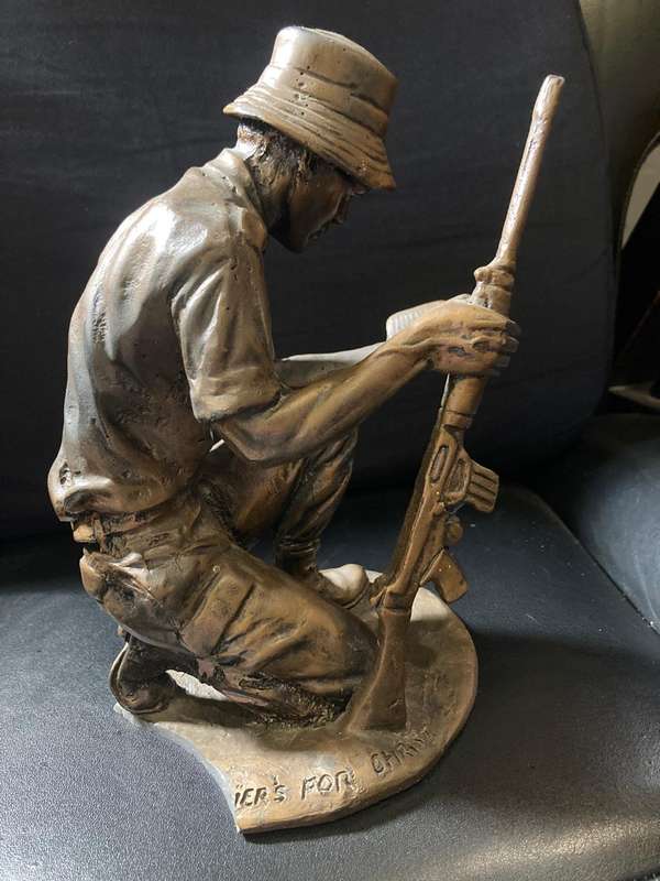 Bush War : Rare SADF soldier with Bible : Soldaat vir Christus ( 21 cm )