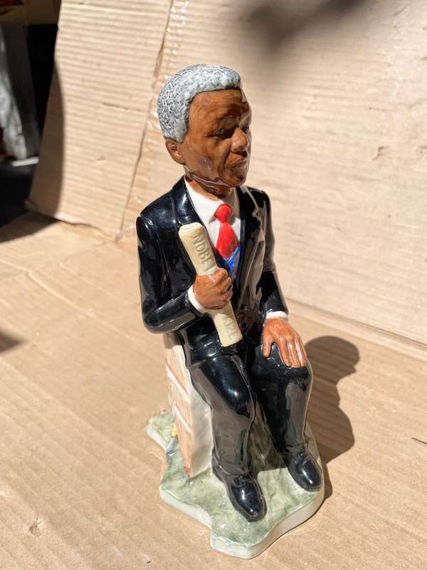 Kevin Francis Toby Jug Limited Editiom of Nelson Mandela by Andy Moss , 114/250 . ( 23 cm high )
