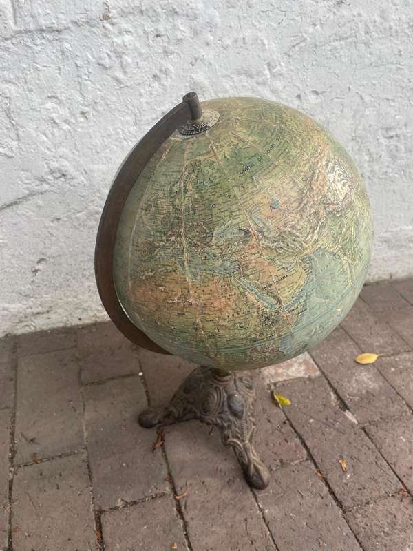 Rare Vintage Globe on Cast Iron Feet ( 50 cm )