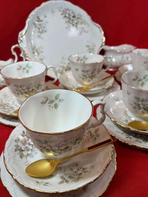 Royal Albert Haworth 21 pc Teaset plus 6 Goldplated Teaspoons