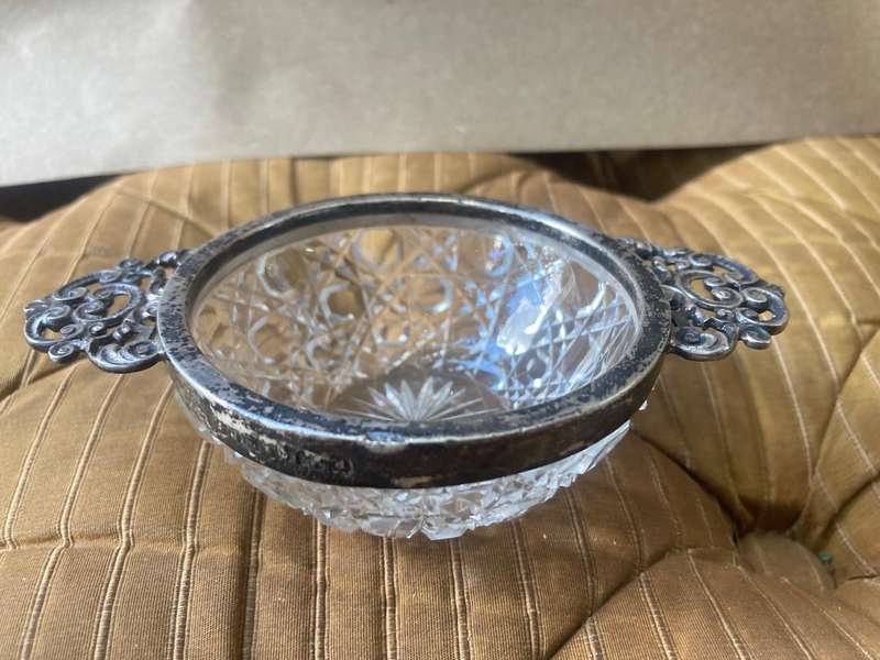 Silver Rimmed Cutglass Bowl ( 7 x 7 c 3cm )