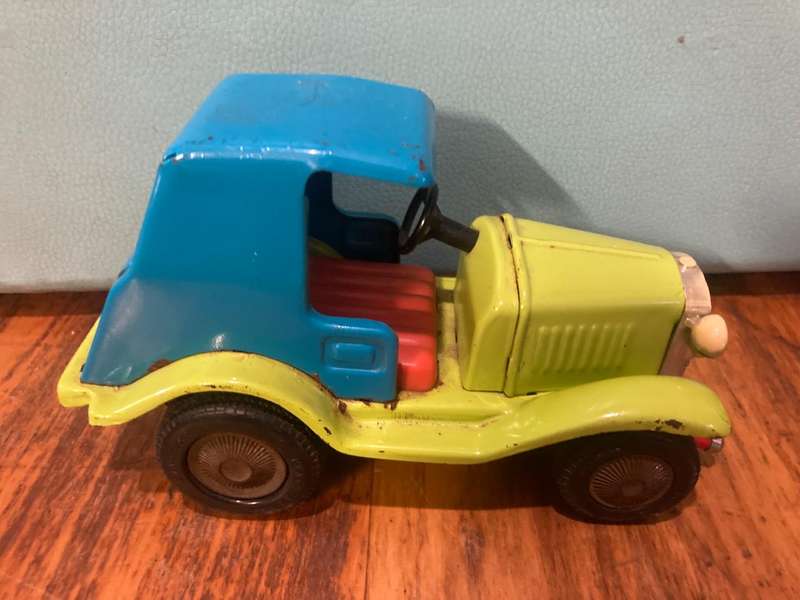 Japanese Tinplate Friction Car ( 16 x 9 x 6 cm )