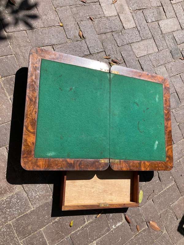 Beautiful Victorian Burr Walnut Tabletop Card Table circa 1880 ( 81/41x 56 x 14 cm)