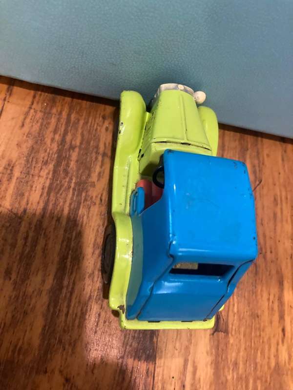 Japanese Tinplate Friction Car ( 16 x 9 x 6 cm )