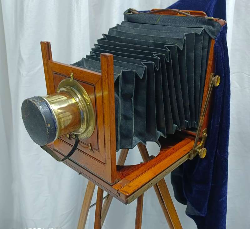Antique Wood and Brass Victo Tripod Camera 1898.