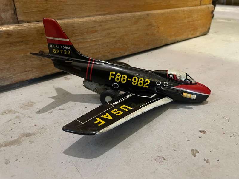 Tinplate USAF Jet ( 23 x 23 x 12 cm )