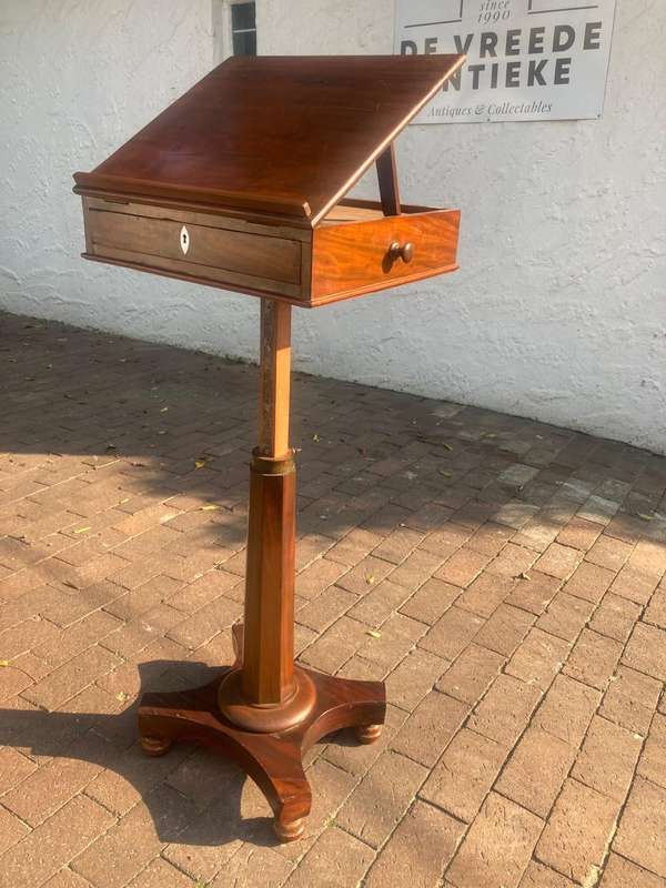 Beautiful Victorian Mahogany Lecturn/ Bookstand circa 1890 ( 130 x 46 x 40 cm )