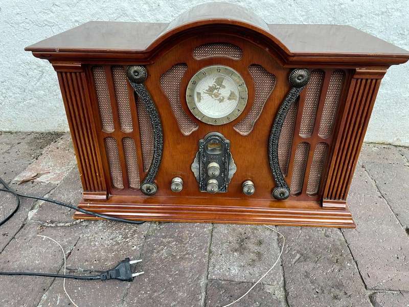 Vintage Radio Reproduction ( 53 x 35 x 25cm)