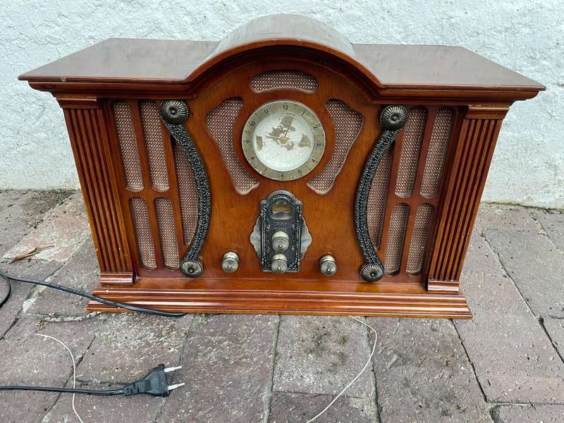 Vintage Radio Reproduction ( 53 x 35 x 25cm)