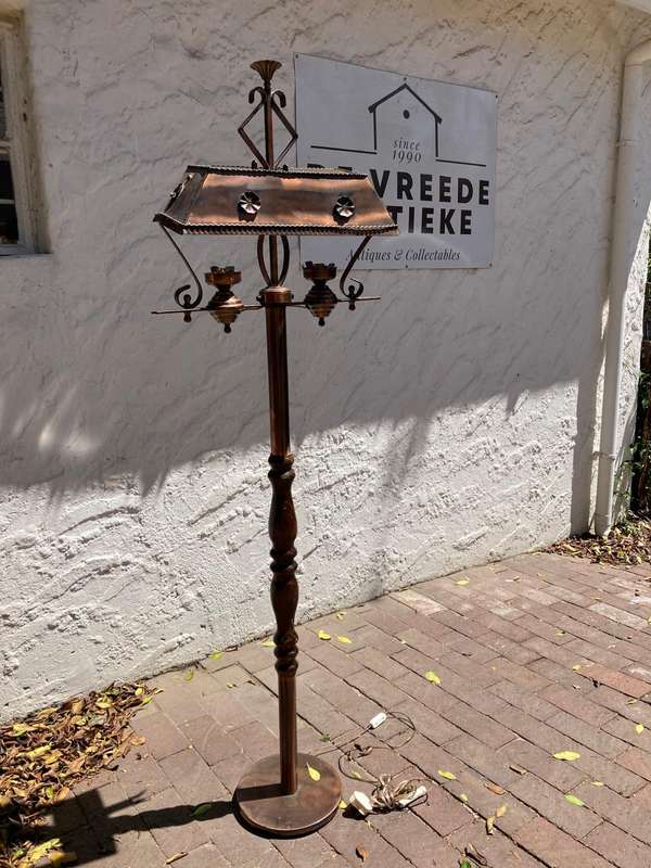 Beautiful Copper Standing Lamp (173 x 47 x 24 cm )