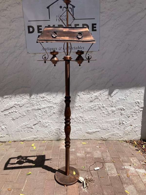 Beautiful Copper Standing Lamp (173 x 47 x 24 cm )