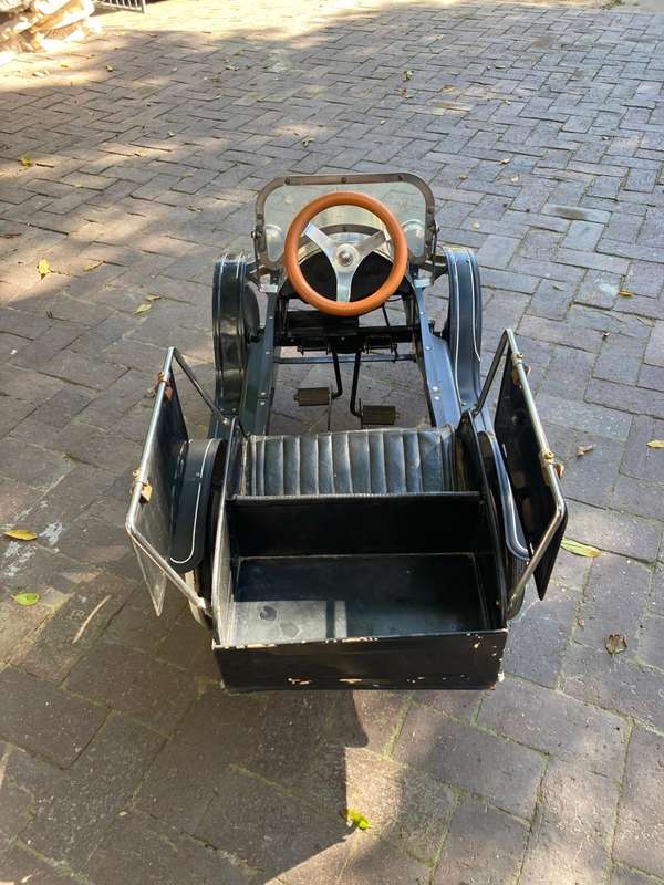 Vintage Police Chief Roadster Pedal Car ( 109 x 54 x 60 cm)