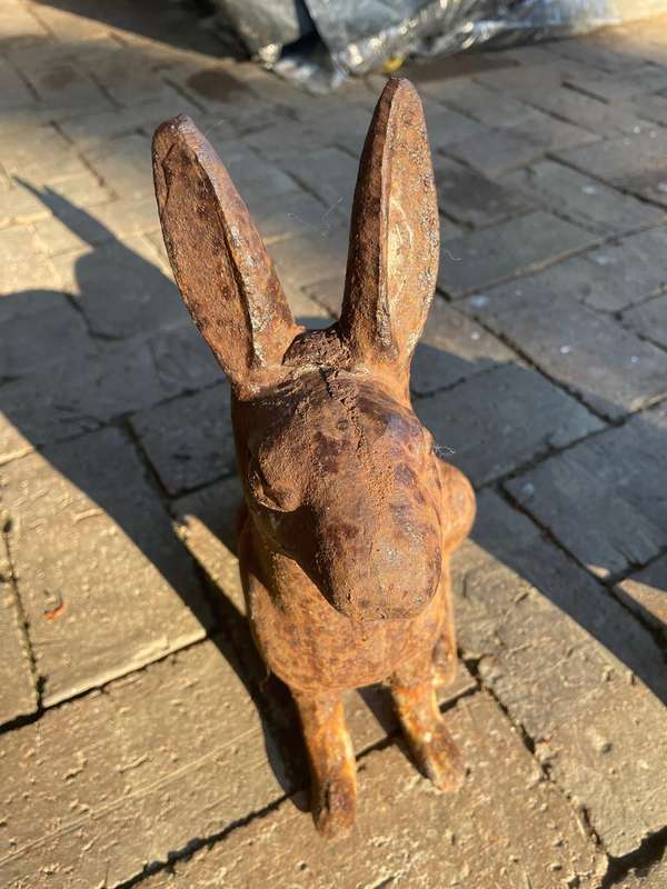 Rare pair of Cast Iron Bunnys (27cm )
