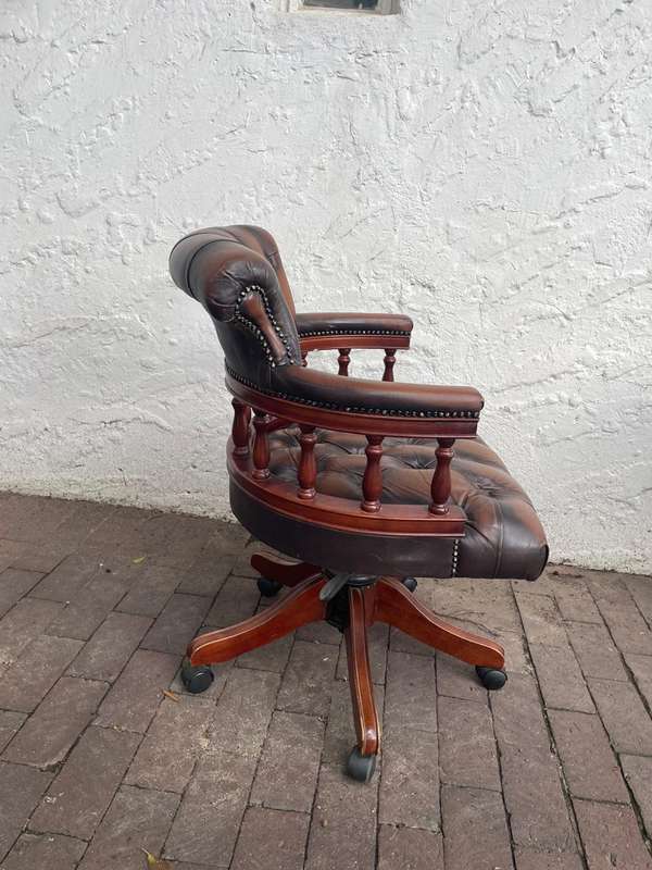 Genuine Leather Chesterfield Swivel Office Chair
