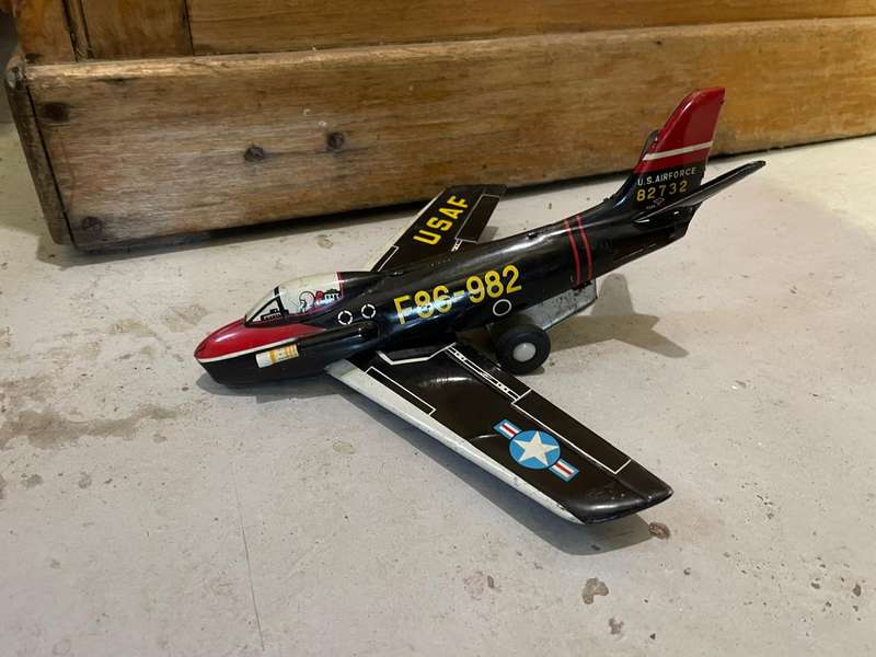 Tinplate USAF Jet ( 23 x 23 x 12 cm )