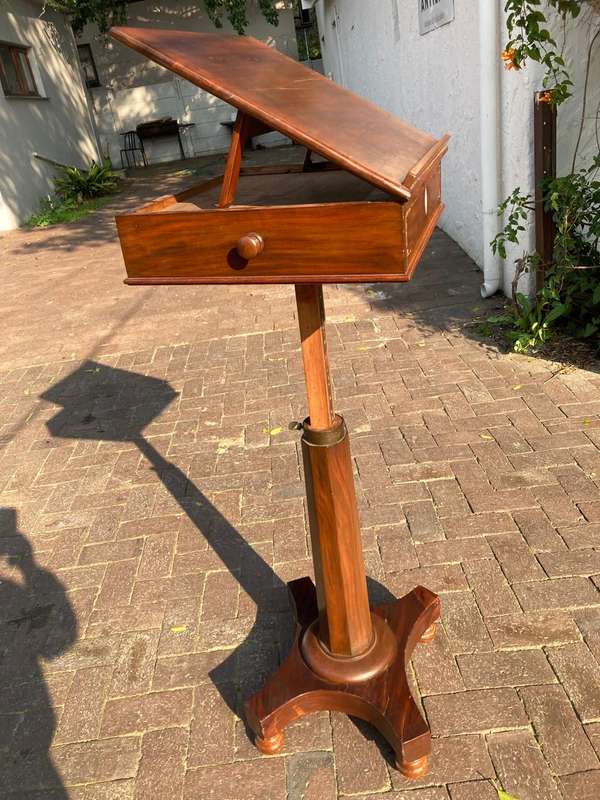 Beautiful Victorian Mahogany Lecturn/ Bookstand circa 1890 ( 130 x 46 x 40 cm )