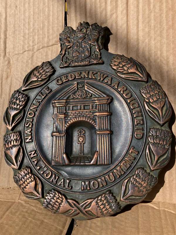 Bronze Plaque: Nasionale Gedenkwaardigheid/ National aMonument Bronze Plaque ( 27 x 22 cm )d