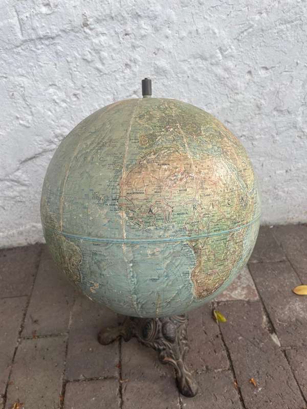 Rare Vintage Globe on Cast Iron Feet ( 50 cm )