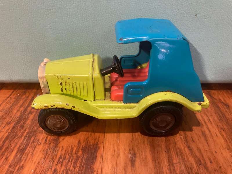 Japanese Tinplate Friction Car ( 16 x 9 x 6 cm )