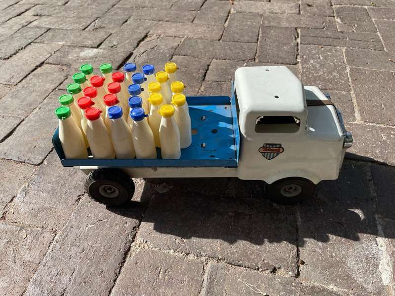 Triang Tinplate Milktruck ( 35 x 14 x 16 cm )