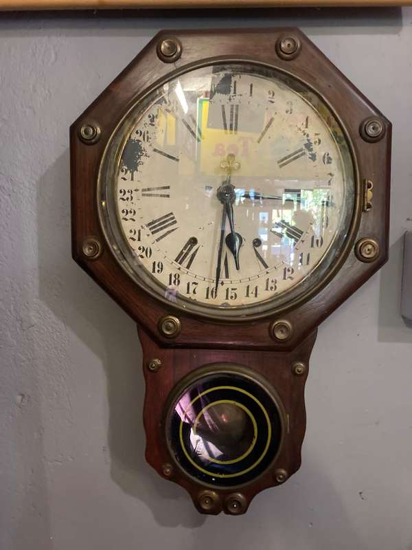 Mahogany Cased Calendar Clock ( 64 x 42 x 12 cm )