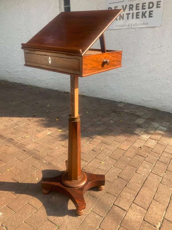 Beautiful Victorian Mahogany Lecturn/ Bookstand circa 1890 ( 130 x 46 x 40 cm )