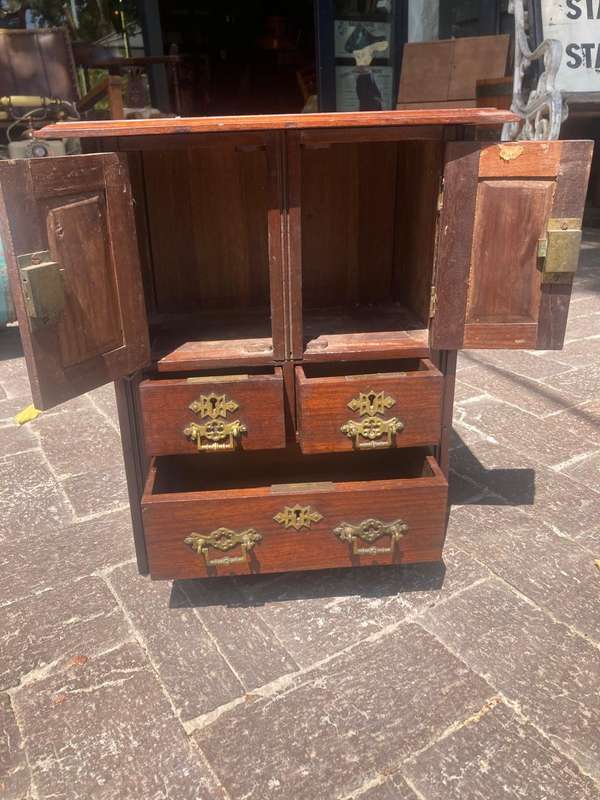 Rare Mahogany Sales Sample Cabinet (40 x 34 x 18 cm )