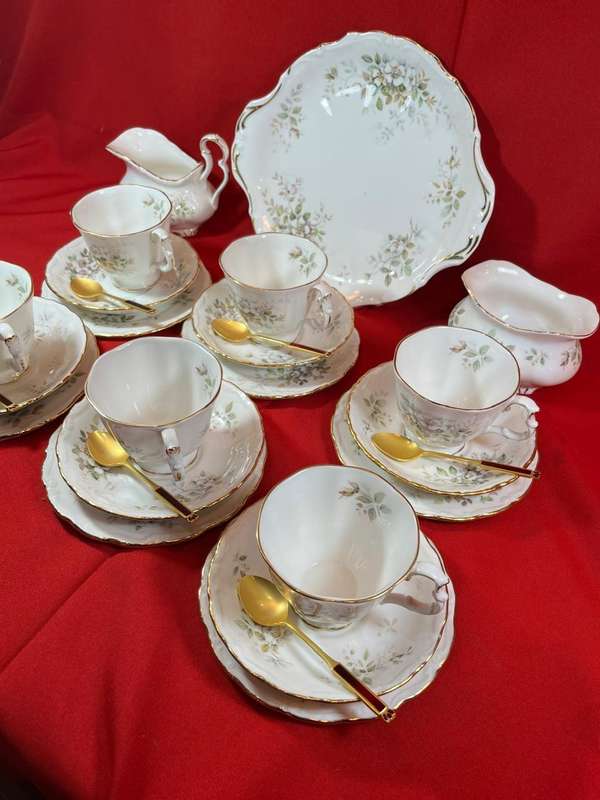 Royal Albert Haworth 21 pc Teaset plus 6 Goldplated Teaspoons