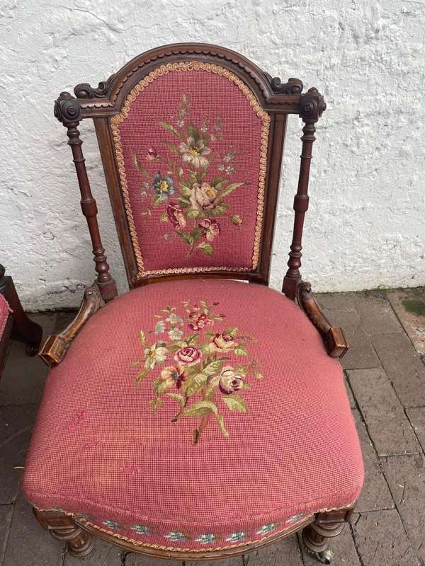 Beautiful pair of Victorian Rosewood His and Hers Chairs.