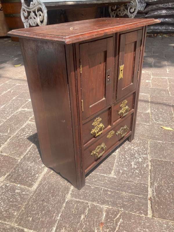 Rare Mahogany Sales Sample Cabinet (40 x 34 x 18 cm )