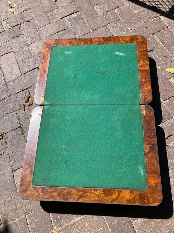 Beautiful Victorian Burr Walnut Tabletop Card Table circa 1880 ( 81/41x 56 x 14 cm)