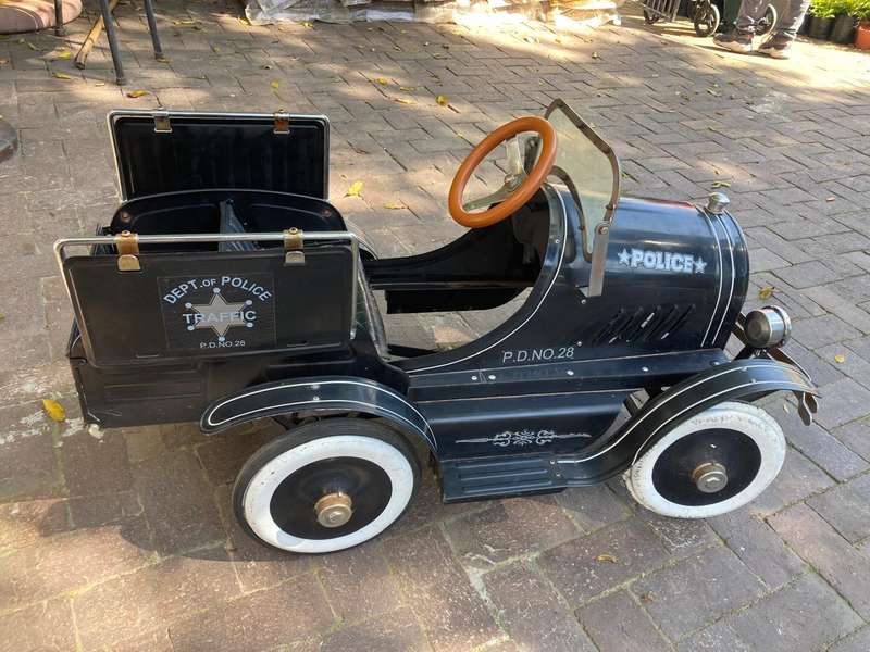 Vintage Police Chief Roadster Pedal Car ( 109 x 54 x 60 cm)
