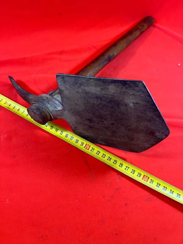 WW1 and 11 British Trench Tool