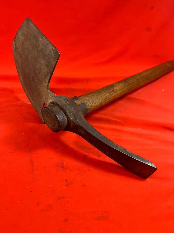 WW1 and 11 British Trench Tool