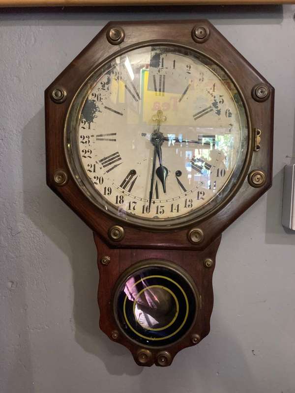 Mahogany Cased Calendar Clock ( 64 x 42 x 12 cm )