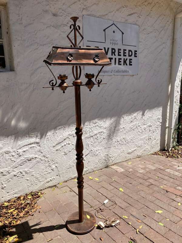 Beautiful Copper Standing Lamp (173 x 47 x 24 cm )