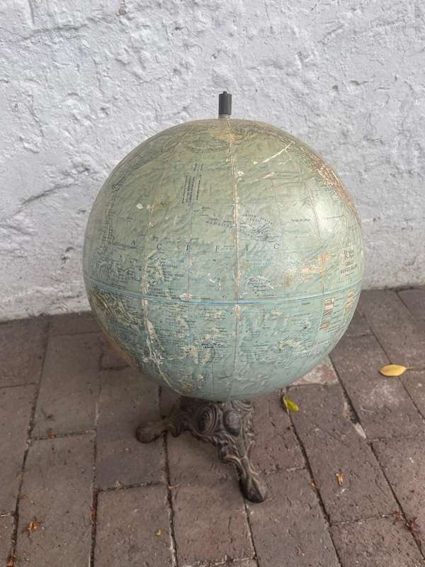 Rare Vintage Globe on Cast Iron Feet ( 50 cm )
