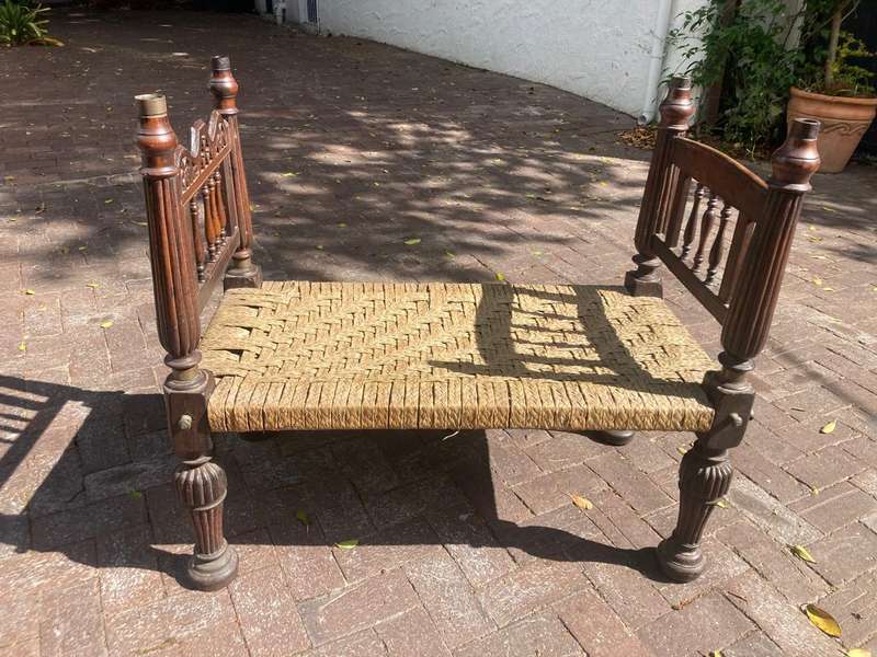 Vintage Kids Bed ( 91 x 87 x 52cm )