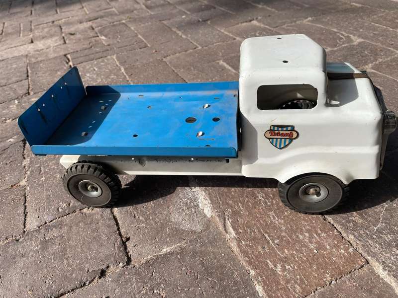 Triang Tinplate Milktruck ( 35 x 14 x 16 cm )