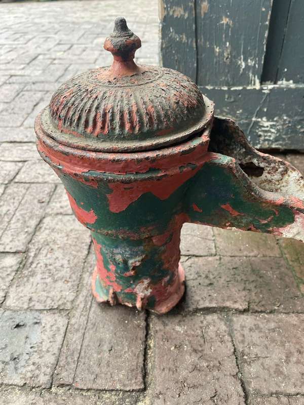 Rare Cast Iron Well Top  ( 30 x 25 cm )