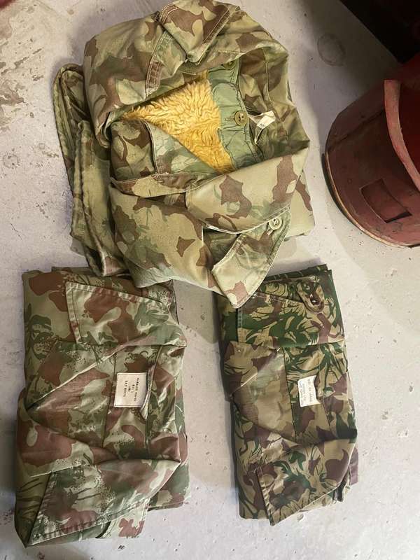 Koevoet : Jacket and 2 shirts