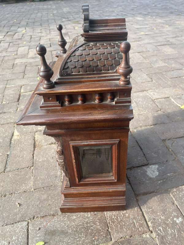 Beautiful Mahogany Cased Mantelclock ( 50 x 35 x 20 cm )