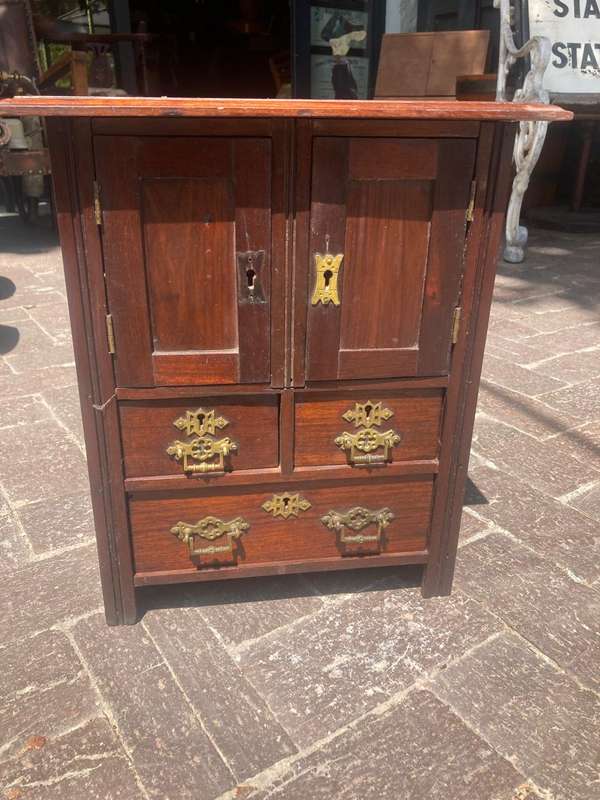 Rare Mahogany Sales Sample Cabinet (40 x 34 x 18 cm )