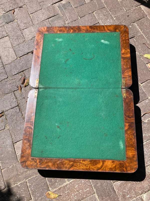 Beautiful Victorian Burr Walnut Tabletop Card Table circa 1880 ( 81/41x 56 x 14 cm)