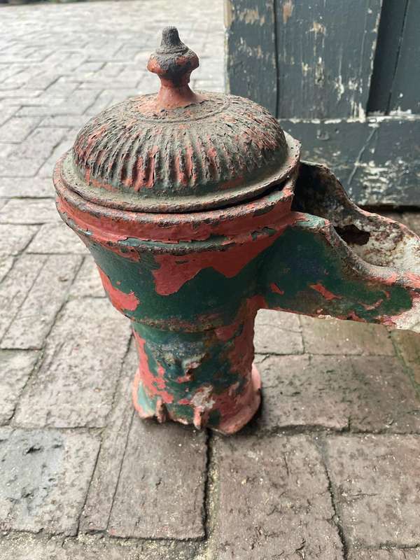 Rare Cast Iron Well Top  ( 30 x 25 cm )