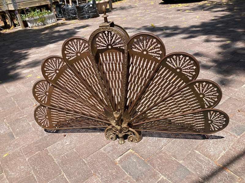 Rate Brass Peacock Firescreen ( 65 cm high , 95 cm wide open )