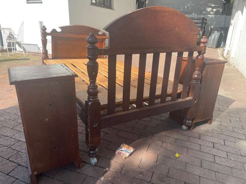 Beautiful Mahogany Bed circa 1900 ( 204 x 119 x 115 cm )