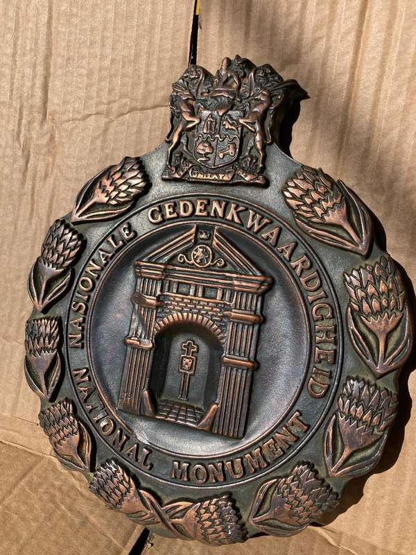 Bronze Plaque: Nasionale Gedenkwaardigheid/ National aMonument Bronze Plaque ( 27 x 22 cm )d