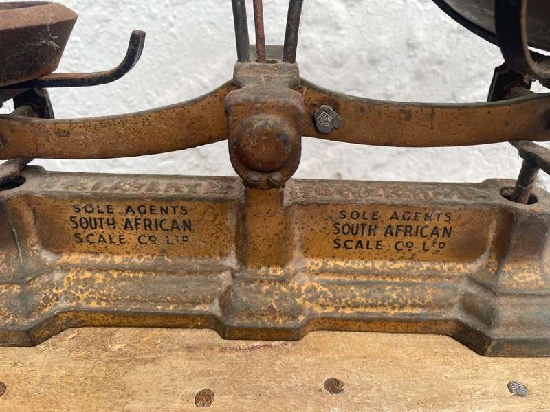 Vintage South African Scale ( 50 x 20 x 20 )