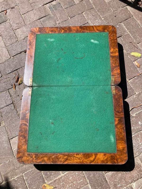 Beautiful Victorian Burr Walnut Tabletop Card Table circa 1880 ( 81/41x 56 x 14 cm)